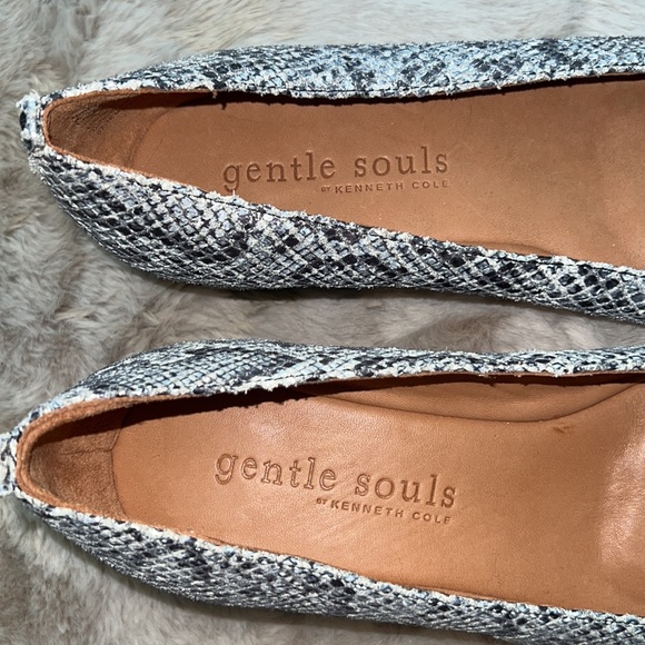 Gentle Souls by Kenneth Cole Loufer - Picture 4 of 8